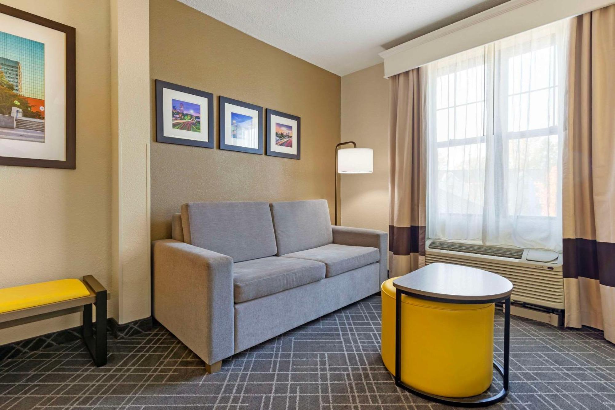 Comfort Suites Hanes Mall Уинстон-Сейлем Экстерьер фото