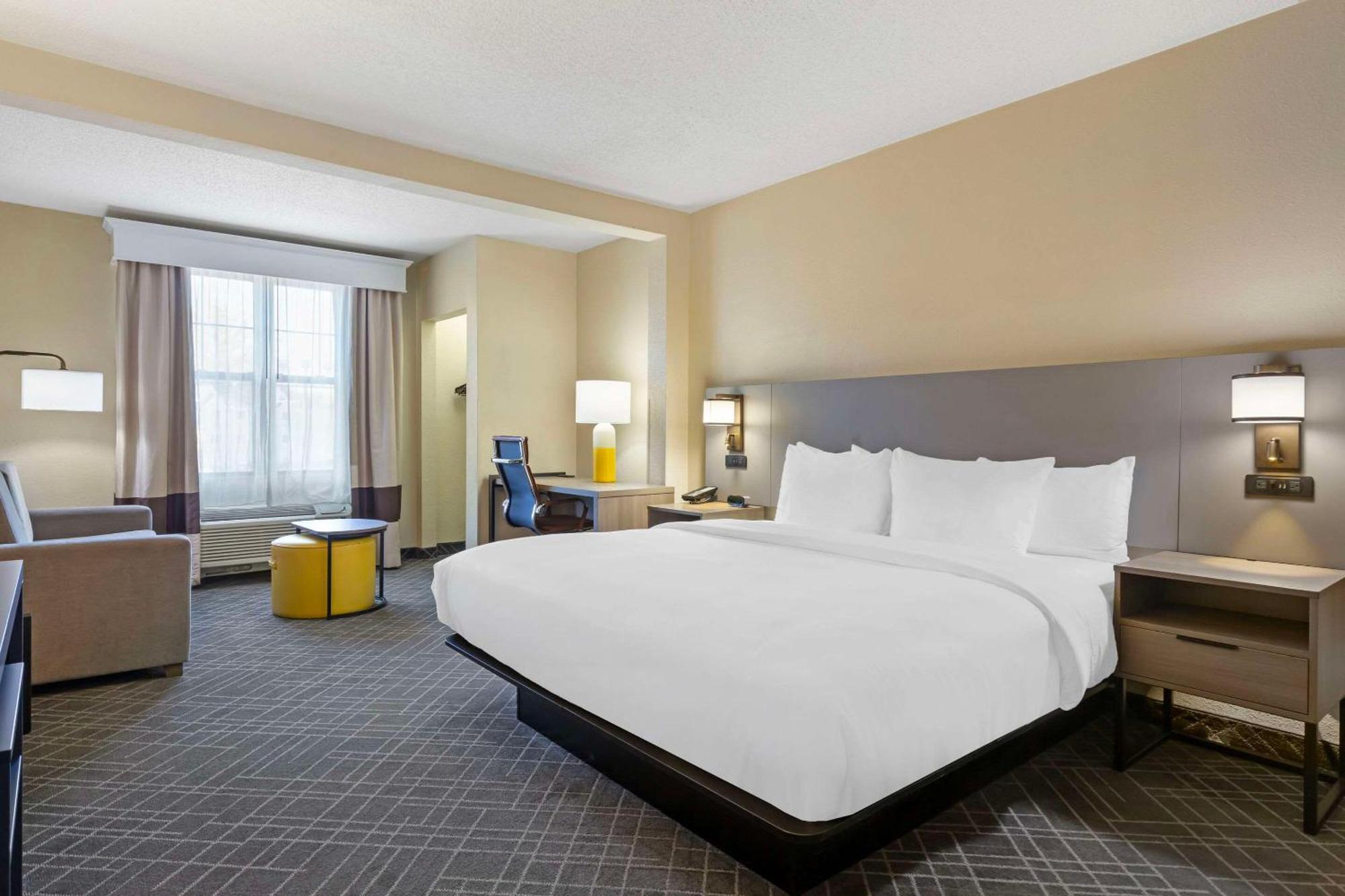 Comfort Suites Hanes Mall Уинстон-Сейлем Экстерьер фото