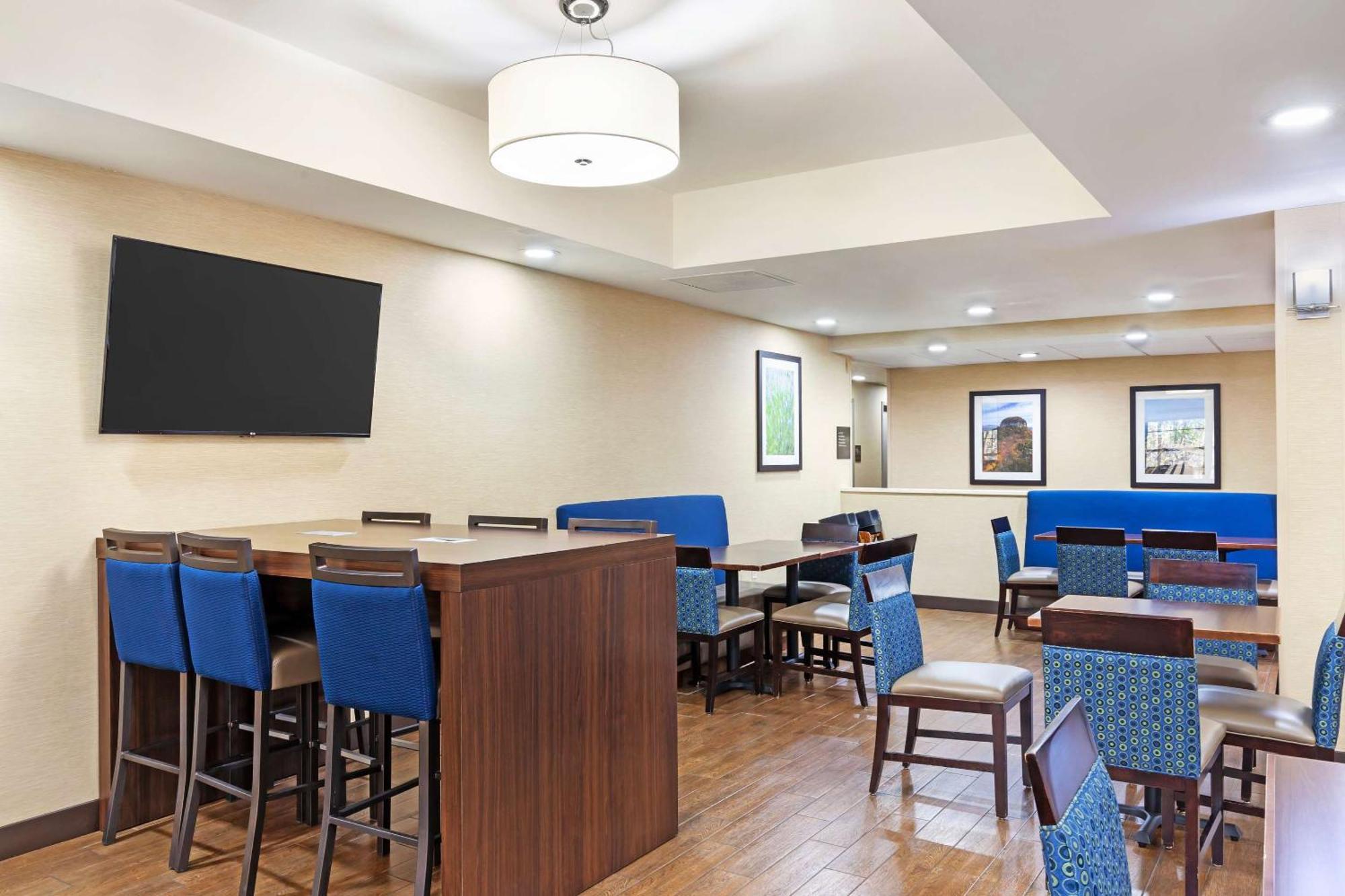 Comfort Suites Hanes Mall Уинстон-Сейлем Экстерьер фото