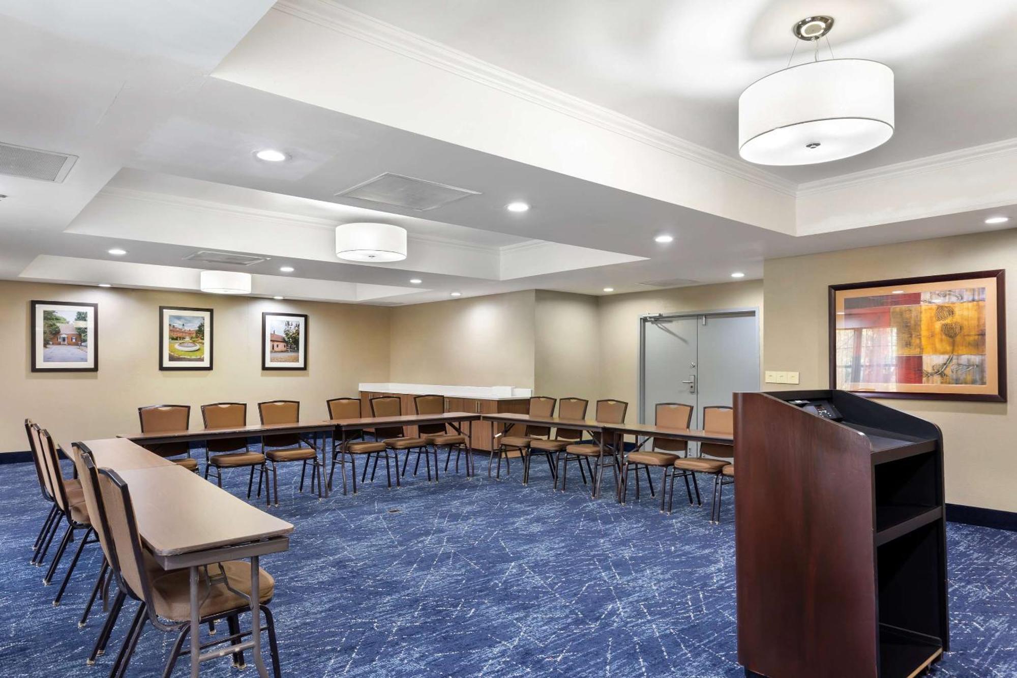 Comfort Suites Hanes Mall Уинстон-Сейлем Экстерьер фото