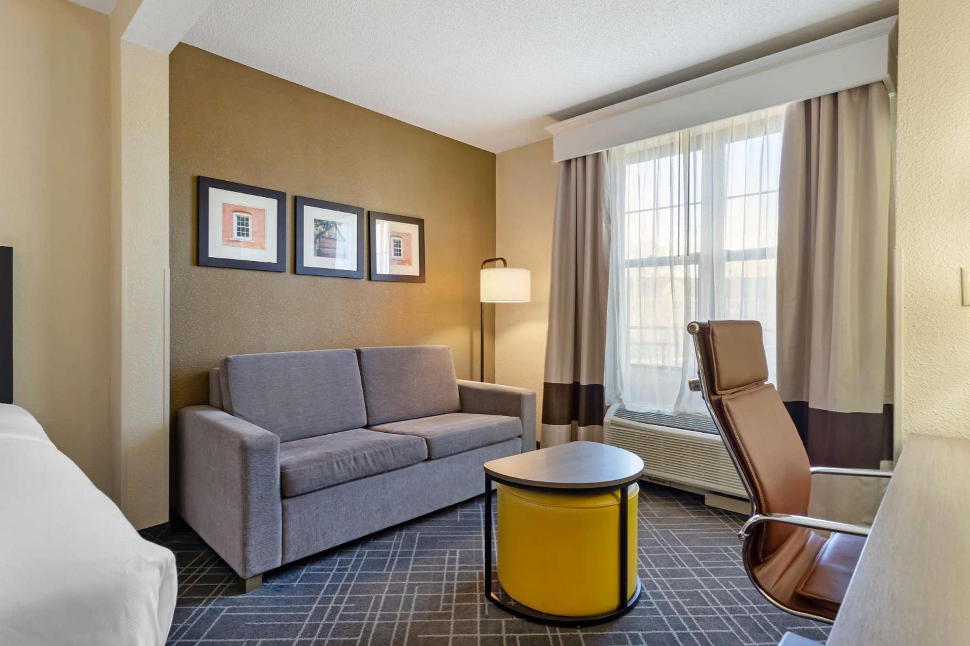 Comfort Suites Hanes Mall Уинстон-Сейлем Экстерьер фото