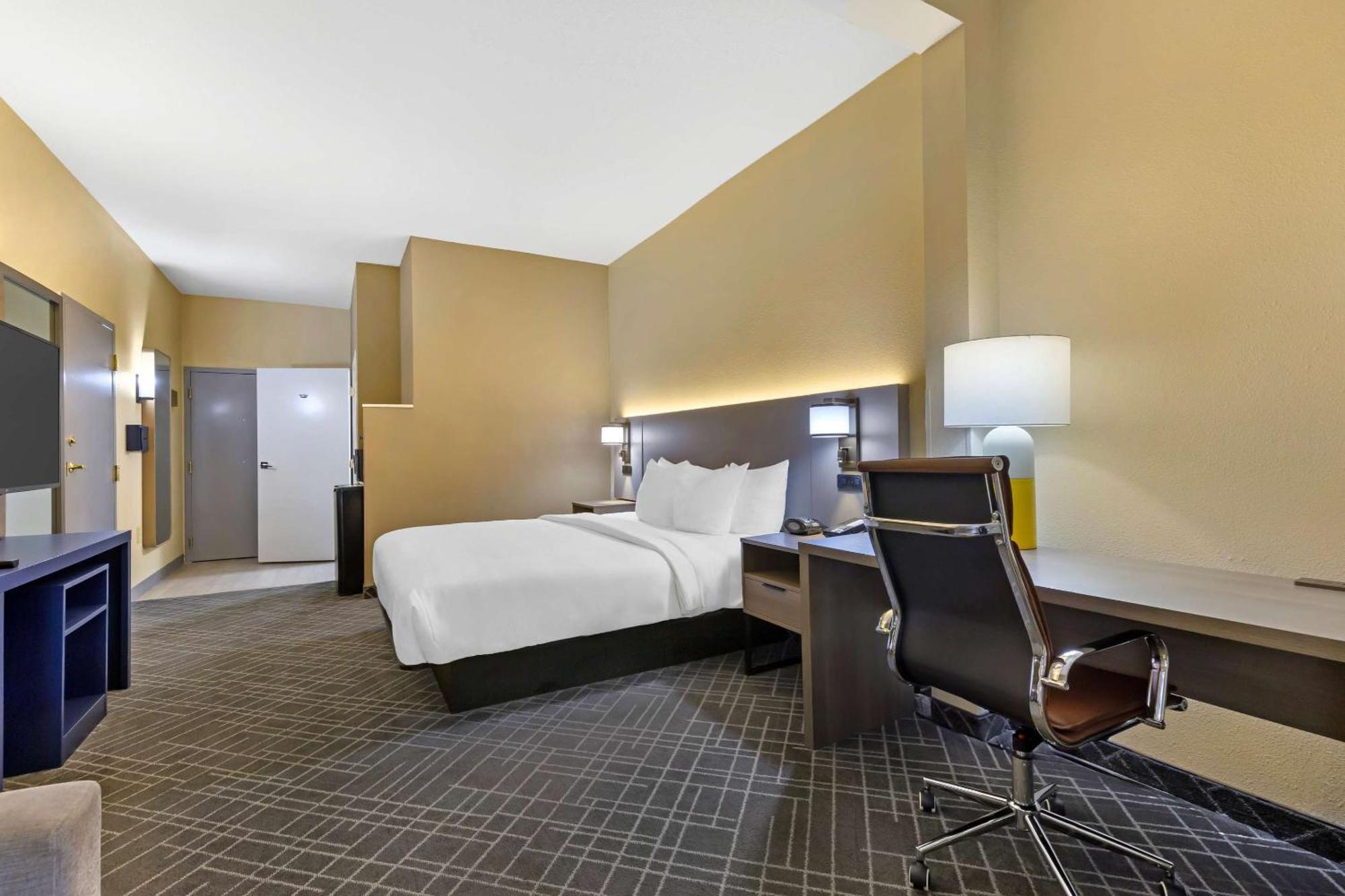 Comfort Suites Hanes Mall Уинстон-Сейлем Экстерьер фото