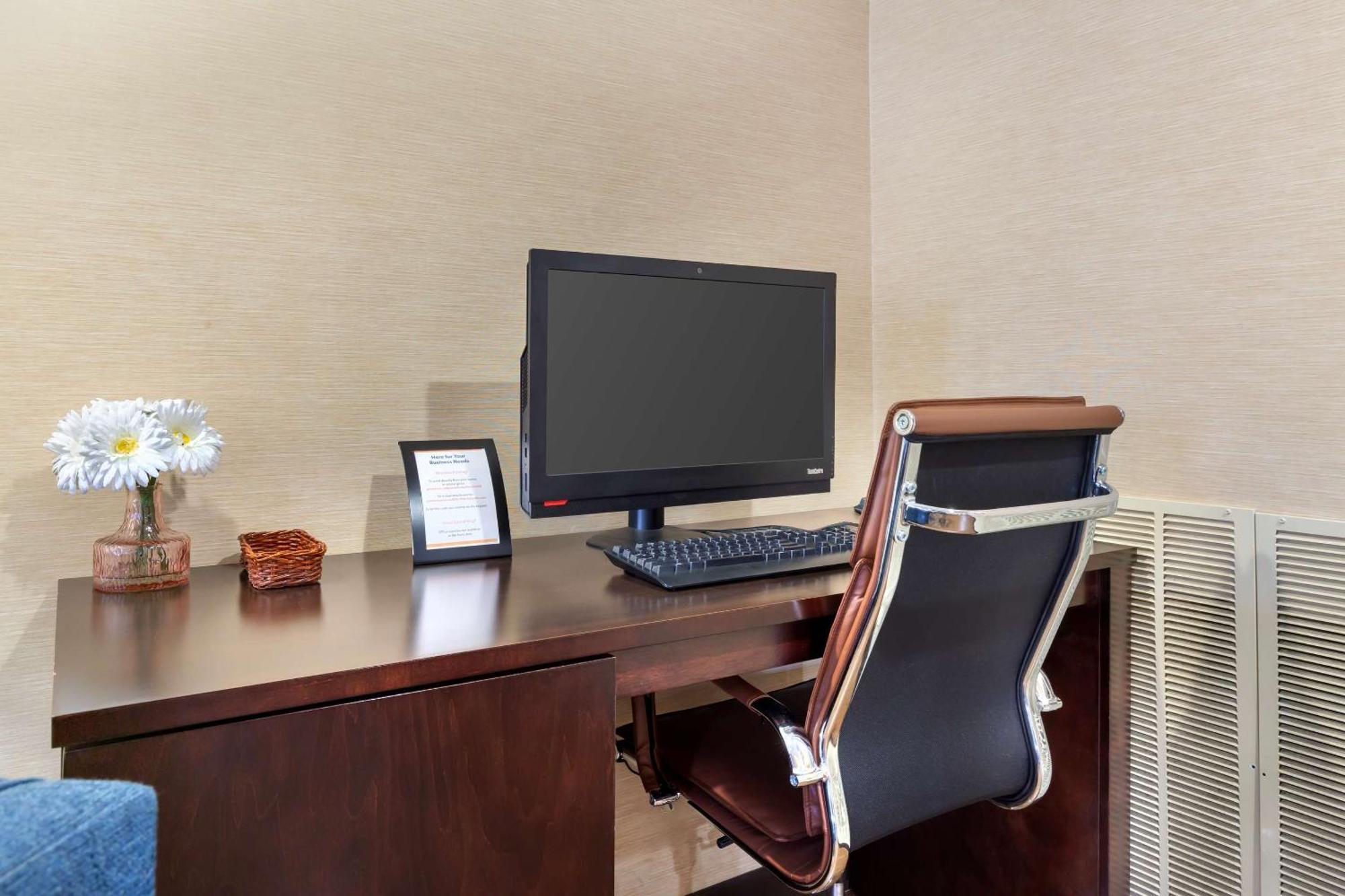 Comfort Suites Hanes Mall Уинстон-Сейлем Экстерьер фото