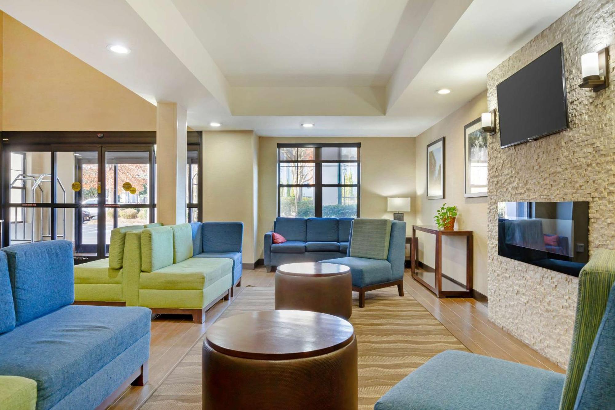 Comfort Suites Hanes Mall Уинстон-Сейлем Экстерьер фото