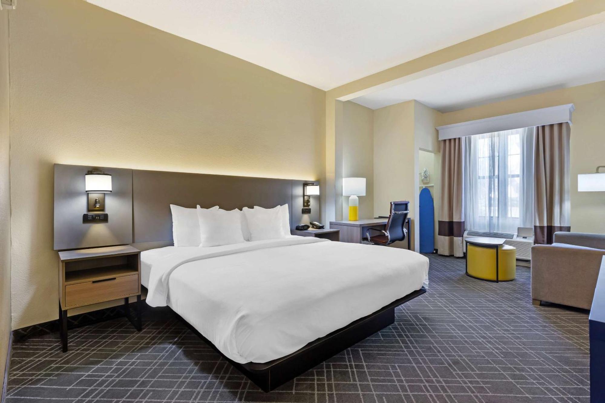 Comfort Suites Hanes Mall Уинстон-Сейлем Экстерьер фото