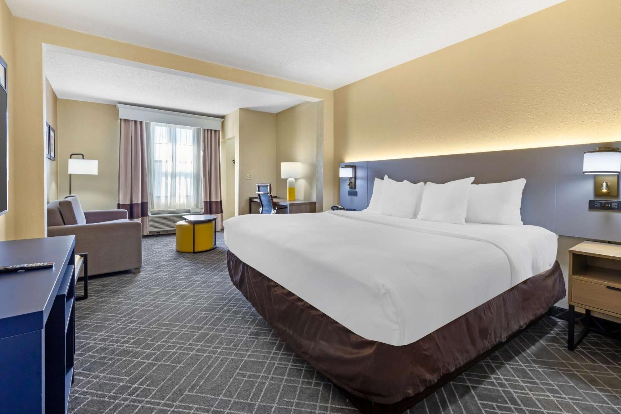 Comfort Suites Hanes Mall Уинстон-Сейлем Экстерьер фото